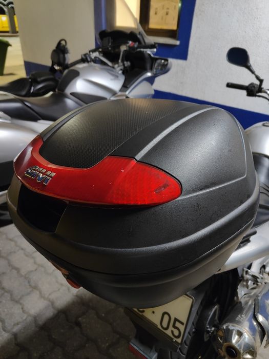 Vendo Top Case GIVI E370 Monolock 39L original italiano.