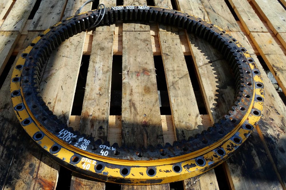 Wieniec obrotu. Łożysko obrotu do koparki Liebherr R312. Slewing ring