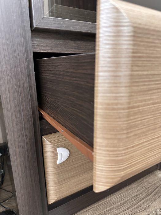 Сервант шафа з підсвіткою фоновою