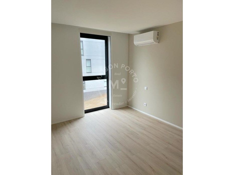 Apartamento T3 com Suite, Varanda com churrasqueira e Box de Garage...