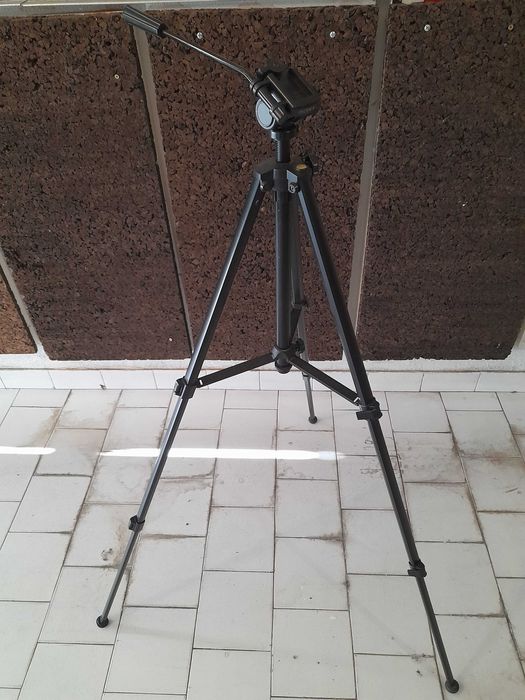 Tripé  SONY com nivelador  usado como novo para câmaras de fotografar.