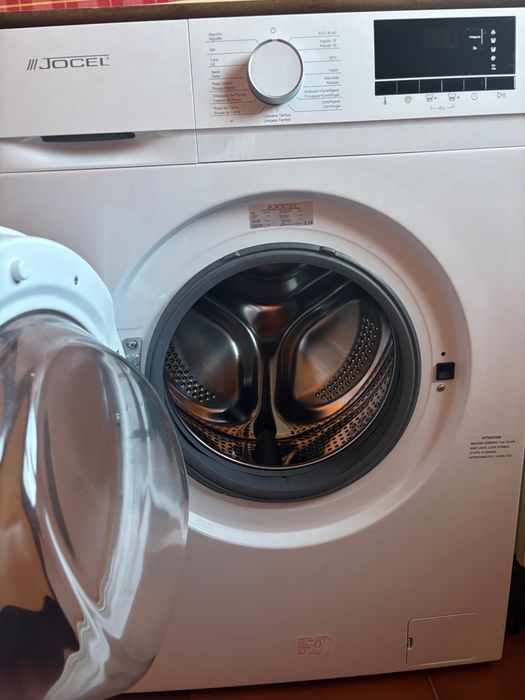 Máquina de lavar roupa como nova
