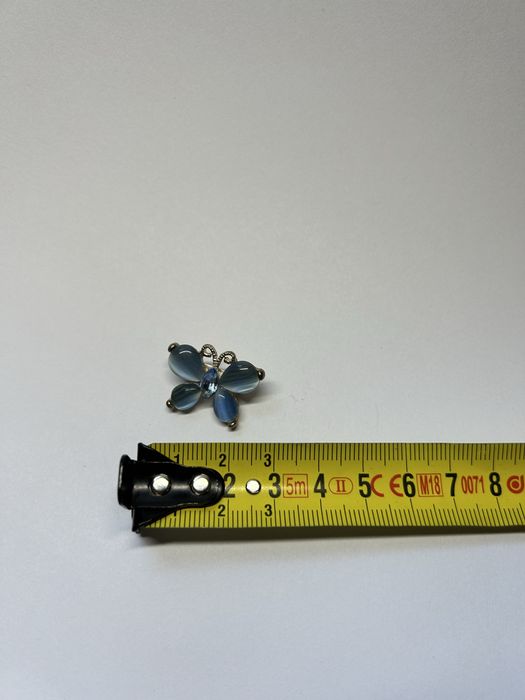 Błękitna broszka motyl