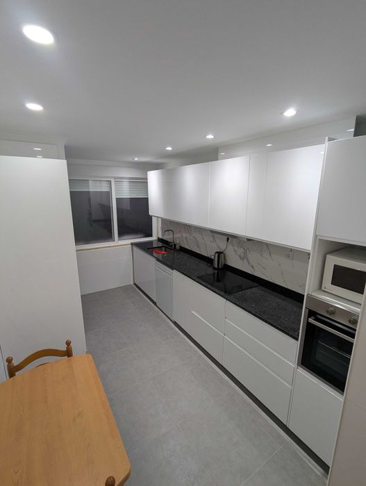 T2 em Oeiras renovado e mobilado