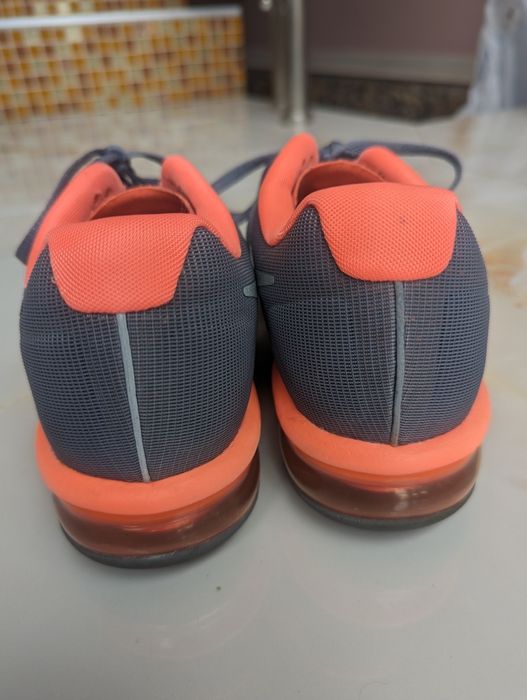 Nike кросівки 26 см.  стан нових