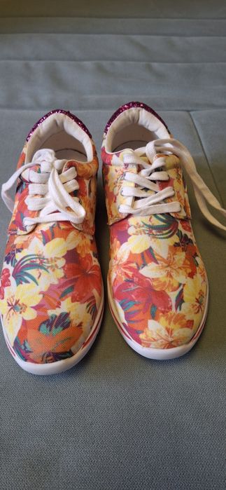 Płócienne półbuty damskie sznurowane letnie 39, Bata