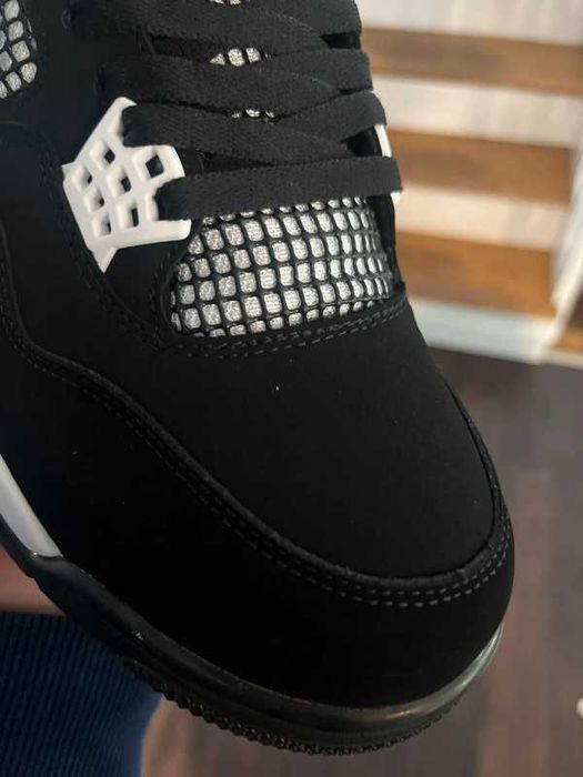 AJ4_Retro_White_Thunder 39