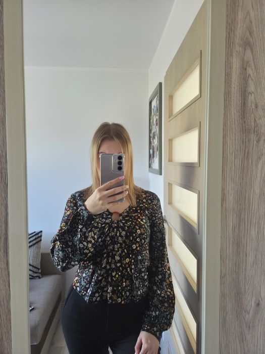 Bluzka w kwiaty Stradivarius M