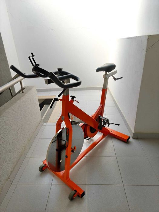 Bicicleta de Spinning Precor - Modelo de Ginásio