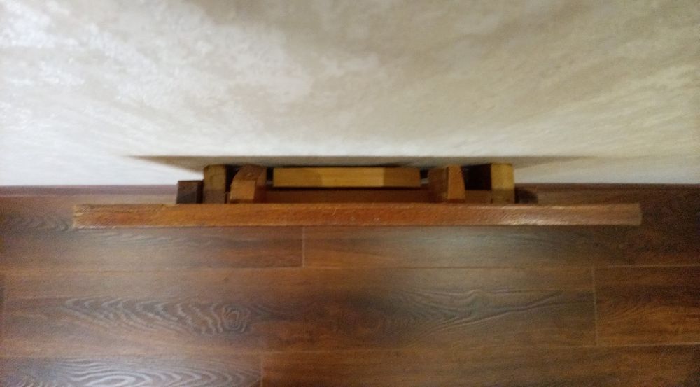 Шахматний столик. Розкладний.