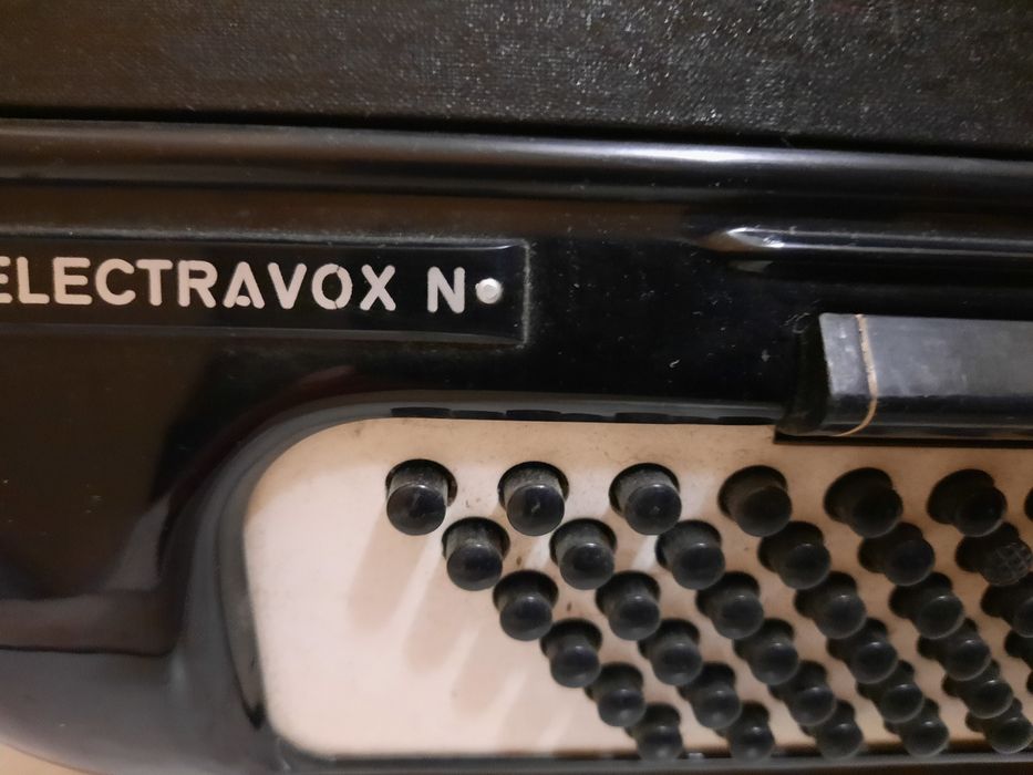 Akordeon Hohner elektryczny 120 bas