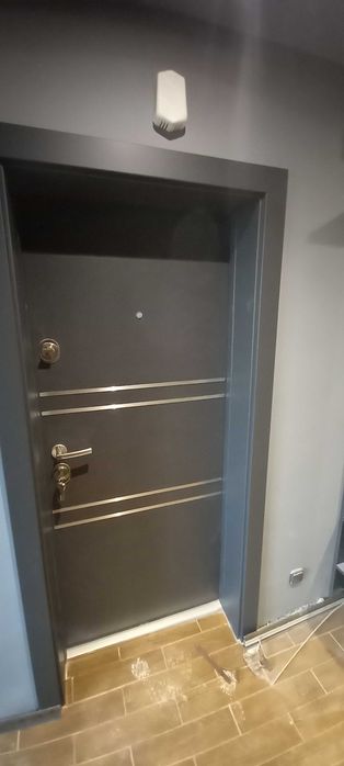 Drzwi Delta Universal z montażem