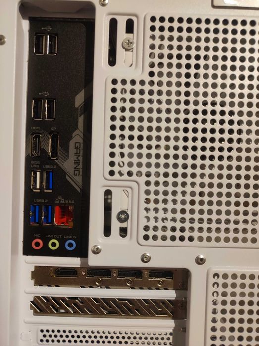 PC Gaming Ryzen 9600X • RX 9070 XT • 32GB 6000MHz • 1TB NVMe • ARGB Branco