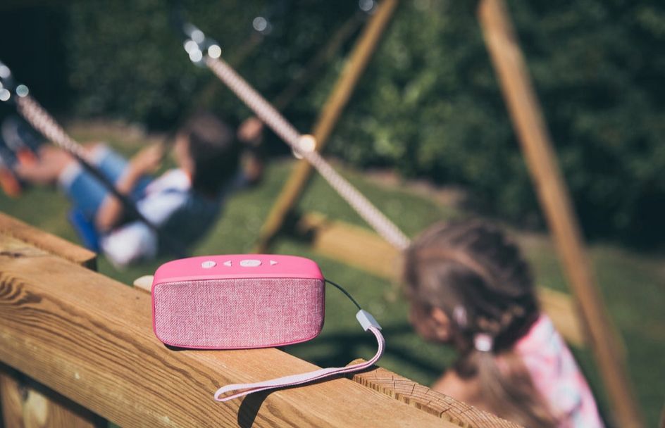 Głośnik przenośny BLUETOOTH o mocy wyjściowej 3W i pasek Różowy