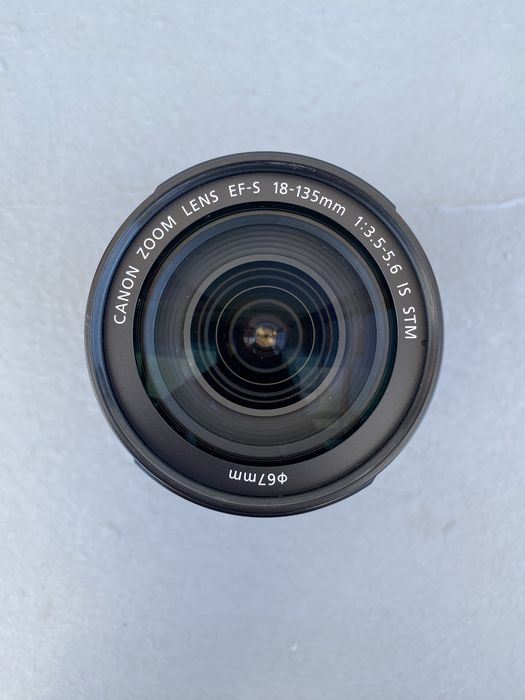 Objetiva Canon EF-S 18-135mm f3.5-5.6 IS STM