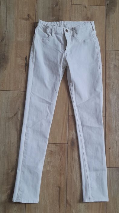 Biale spodnie 152