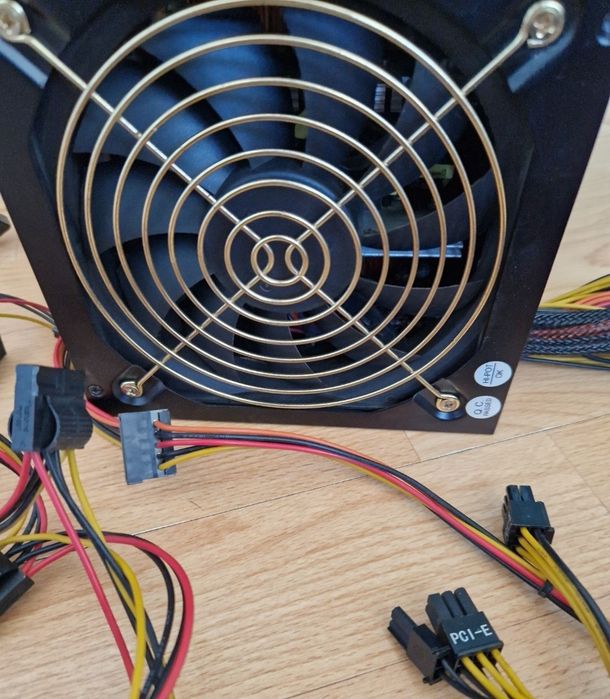 750w Блок живлення Стан гарний