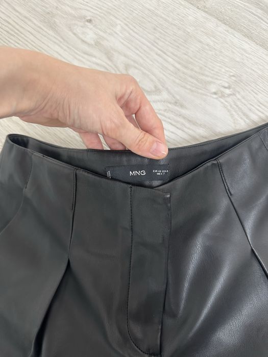 Жіночі шкіряні шорти Mango