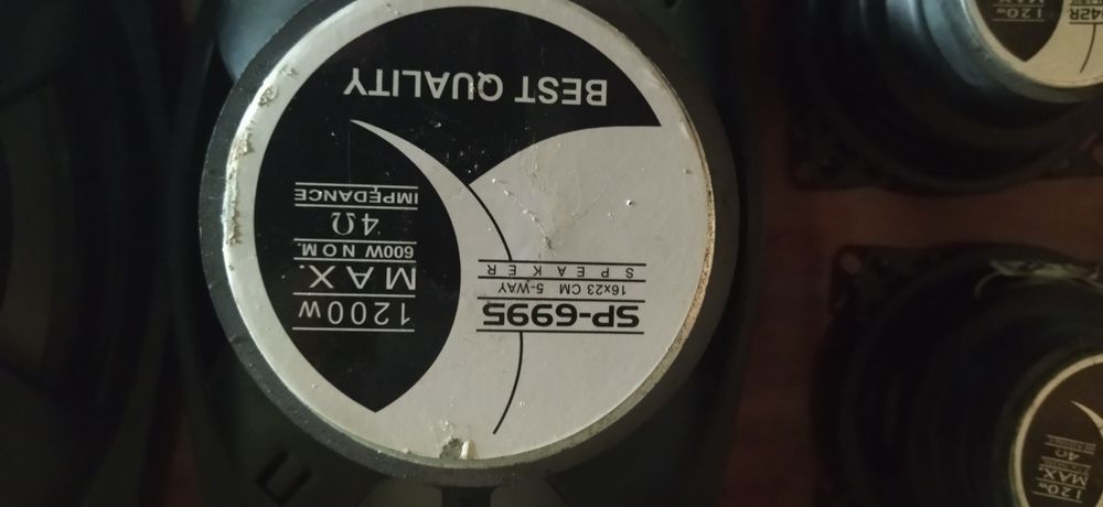 Динамики в автомобиль