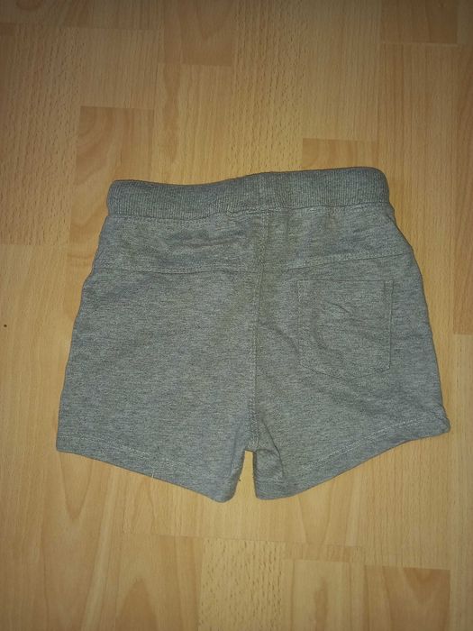 krótkie spodenki 4 pary rozmiar 86 cm