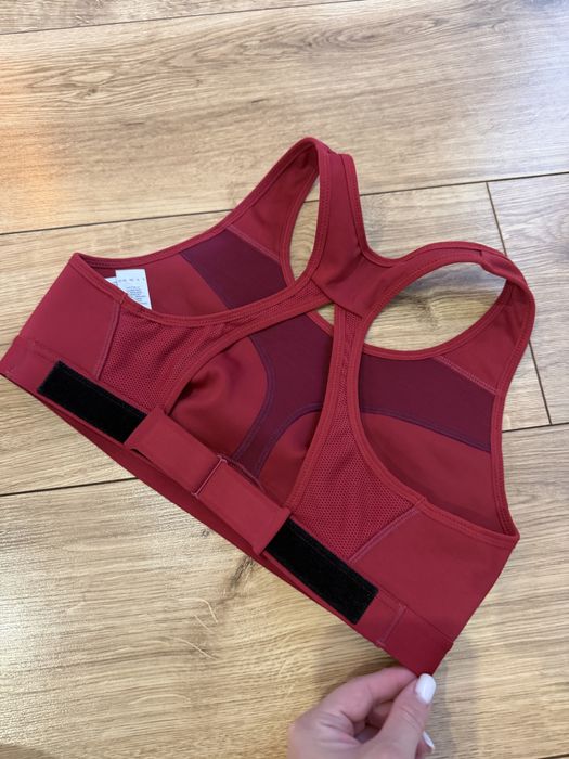 Топ спортивний Nike розмір S