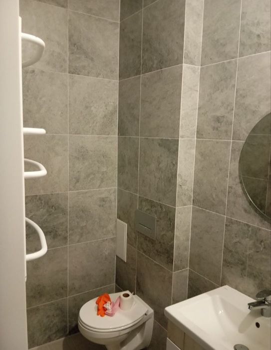 Укладка кафеля, плитки, ламината, установка окон/дверей, сантехники.