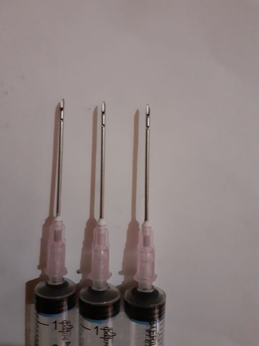 Шприци-дротики для дистанционного введения инъекций животным.