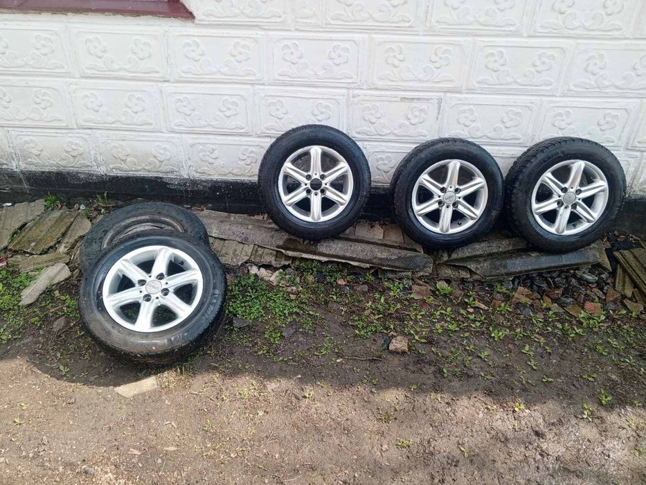 Продам колеса 13 рад стояли на жигулю два взборі і 2 диска