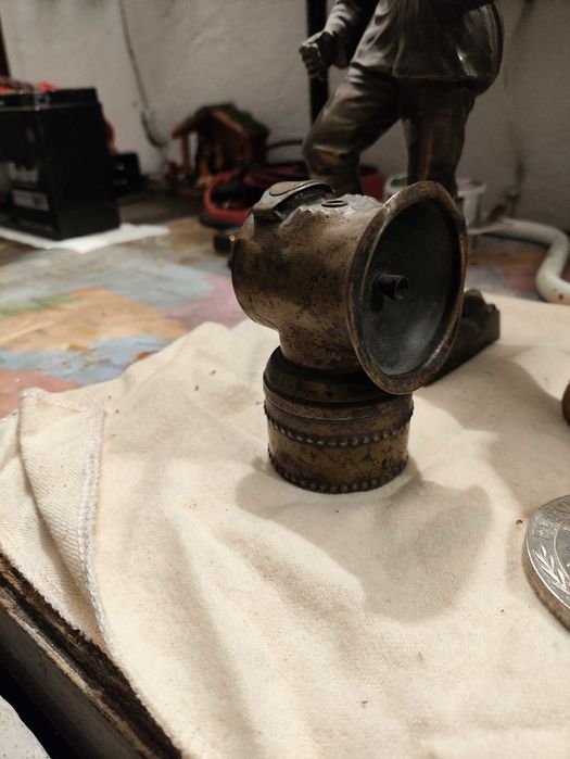 Pamiątki górnicze oraz kuchenka.