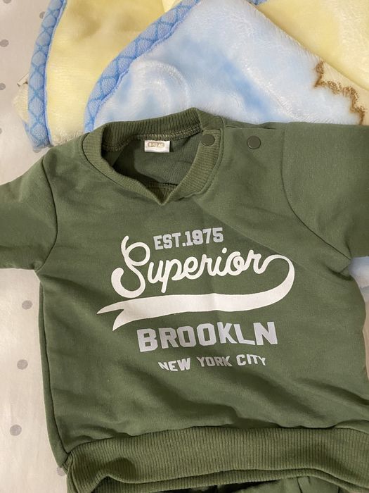 Костюм новий