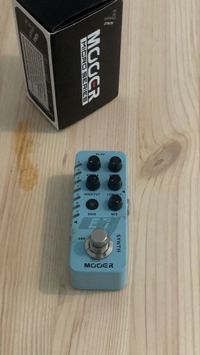 Mooer Synth E7 pedal de guitarra