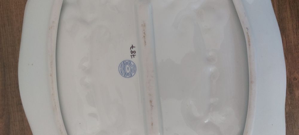 Terrina antiga em porcelana