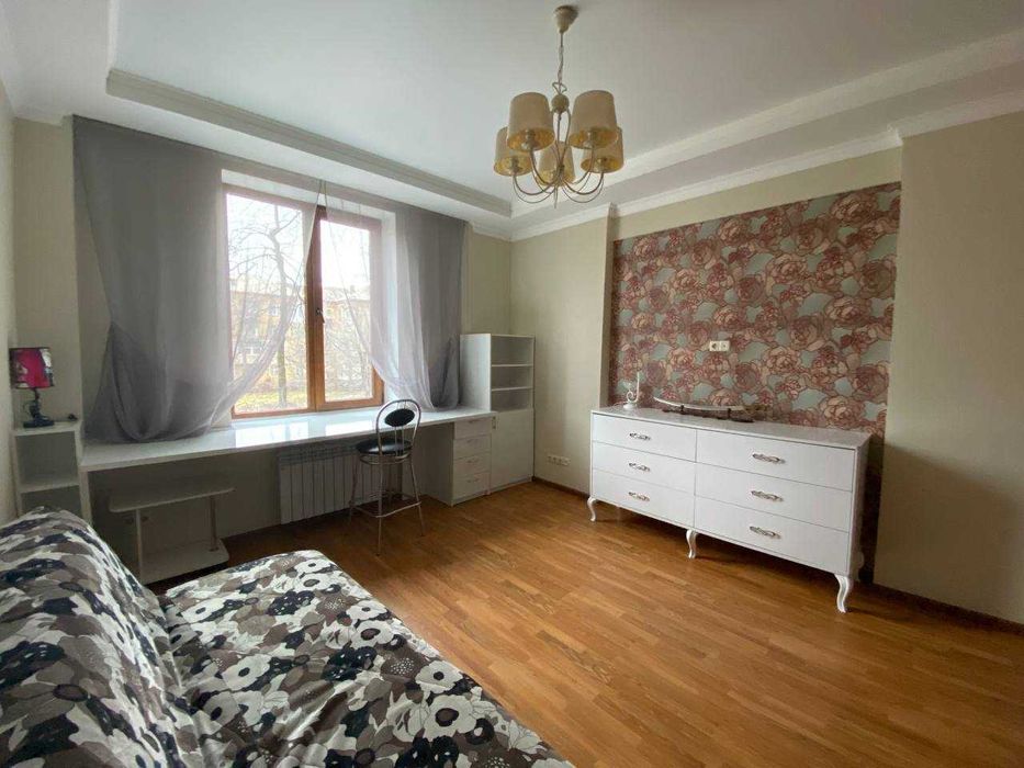 Трехкомнатная сталинка на 97 квартале, пр. Университетский (Гагарина)