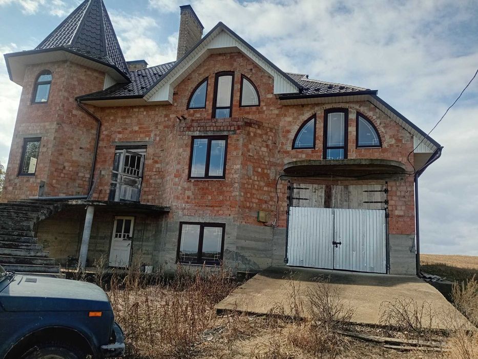 Продам новобудову 350 м.кв. на 22 сот. в Горішних Шерівцях