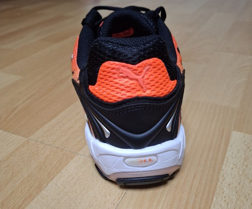 Nowe oryginalne Puma Inhale Glowing Red Black 43