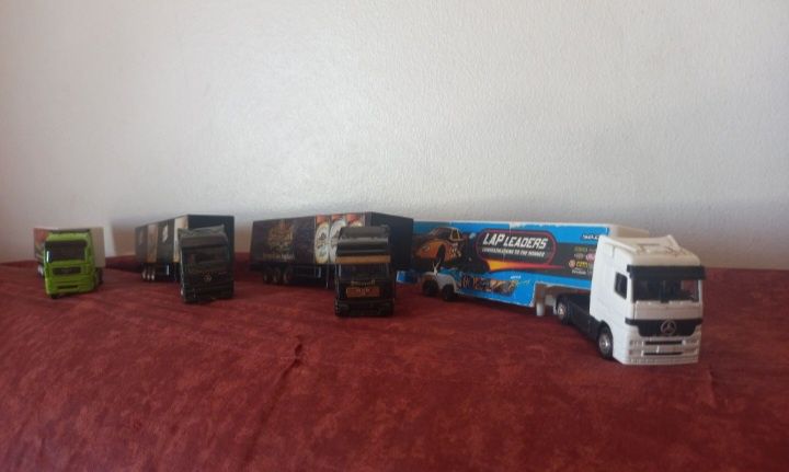 Conjunto 4 camiões 1:87