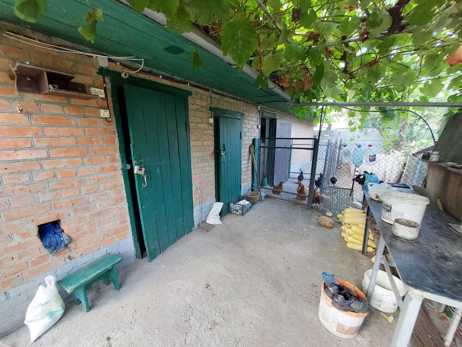 Торг. Продам 2-х поверх. квартиру з зем.діл. 8,85 с (в 2-х квартирн.бу