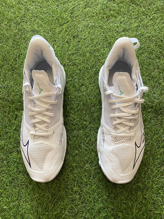 Волейбольні кросівки mizuno