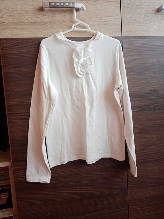 Elegancka biała bluzka dziewczęca z długim rękawem