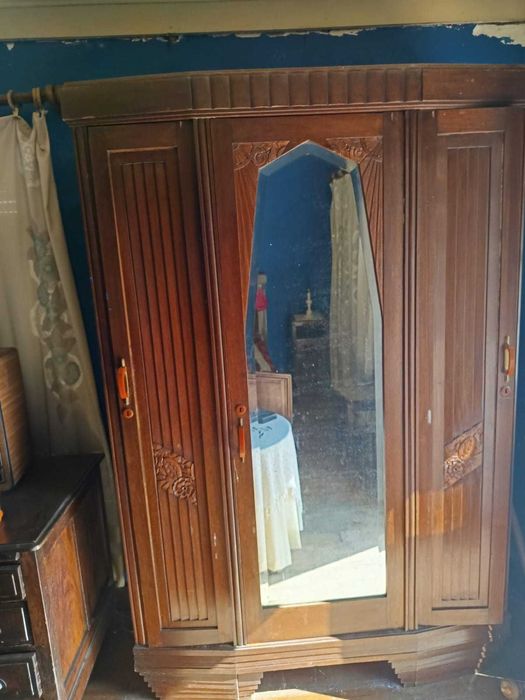 Moveis de quarto e camas antigas