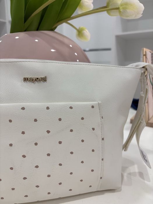 Necessaire + muda-fraldas Mayoral branco