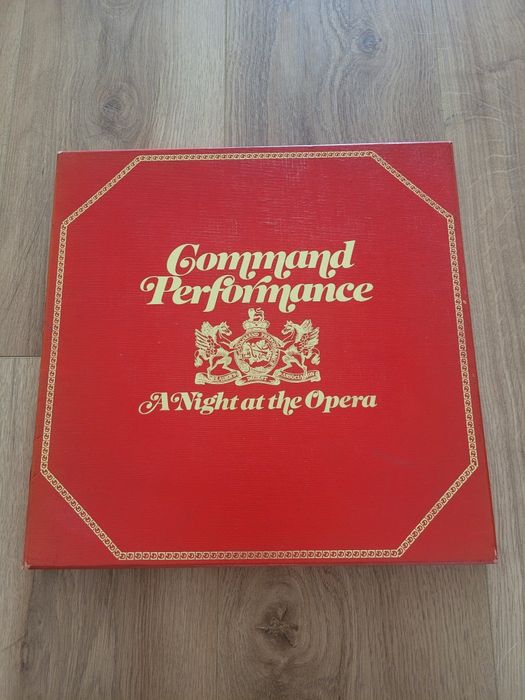 7 CD's Vinil Command Performance