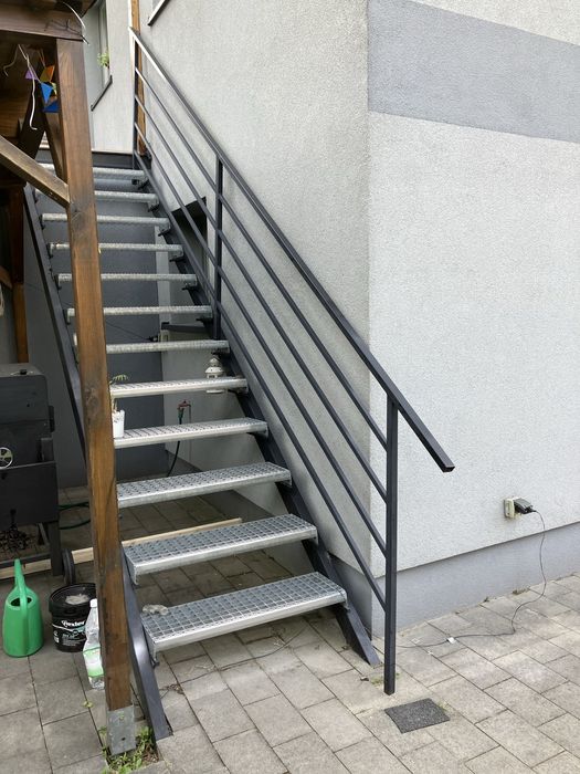 Balustrada barierka schodow . Stalowa nowa podklad