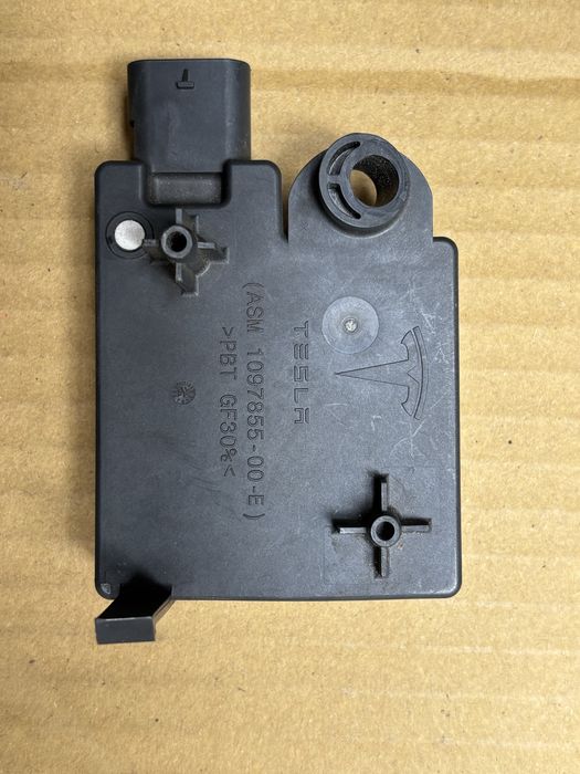 Продам модуль керування BLE Tesla Model 3