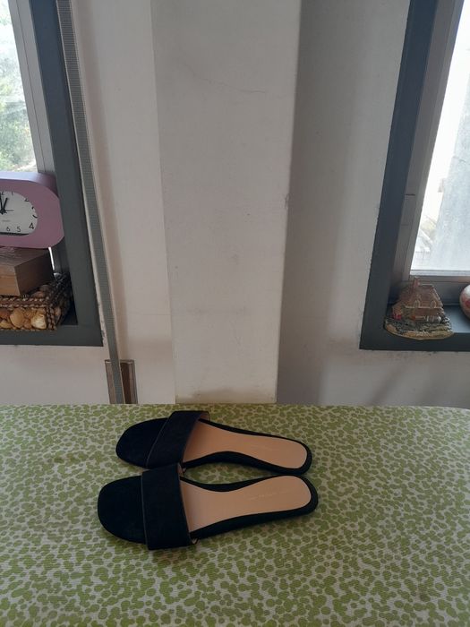 Vendo Chinelos de Senhora LEFTIES muito bonitos como novos