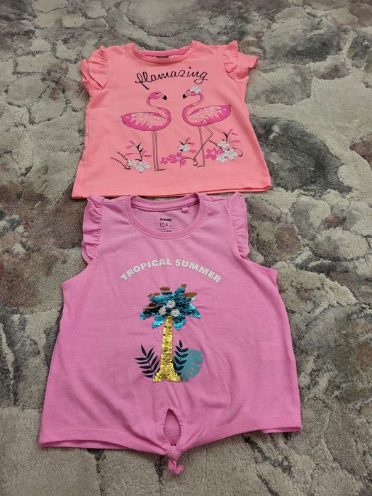 Bluzeczki dziewczęce z cekinami rozm 104 jak nowe