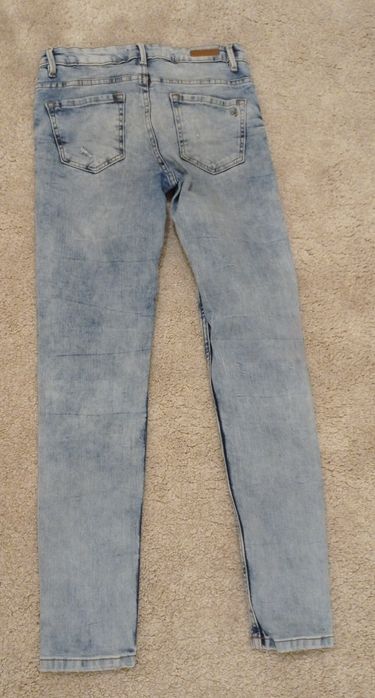 spodnie jeansowe niebieskie z dziurami Cropp XS 34