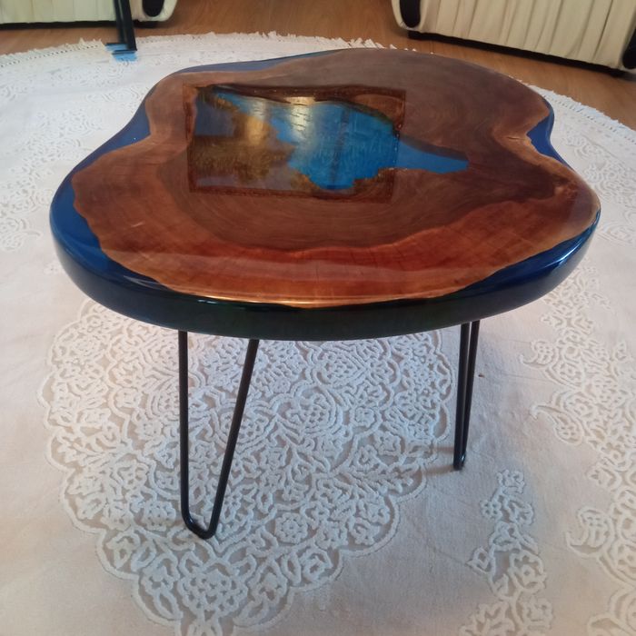 Пропонную кухонні, кофейні столи.