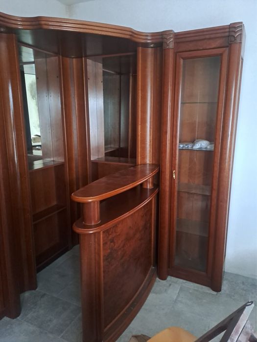 Bar de canto com 2 vitrines