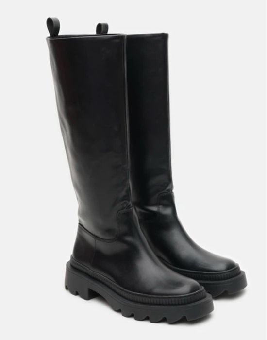 Сапоги чорні труби Mango